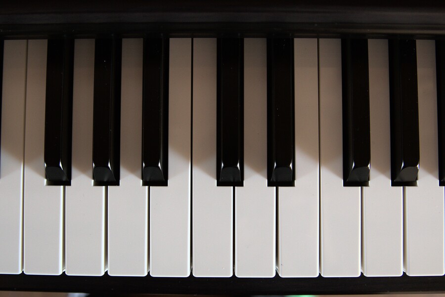 Photo of piano, from the top
